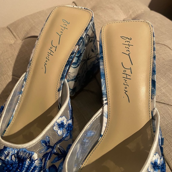 Betsey Johnson Bridal Blue Floral Embellished block heels - Picture 9 of 11
